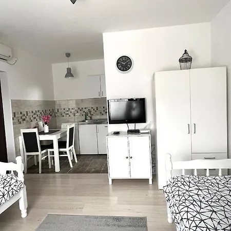 Peaceful Pines Apartment *